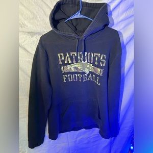 Mens LG patriots hoodie in used condition,black and camo.